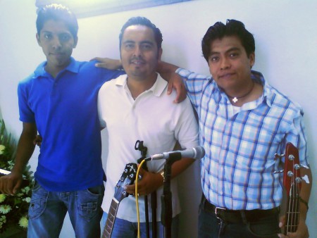 Antonio Flores, Erick Soto y Alejandro Mendoza, tocada en la parroquía del Rosario